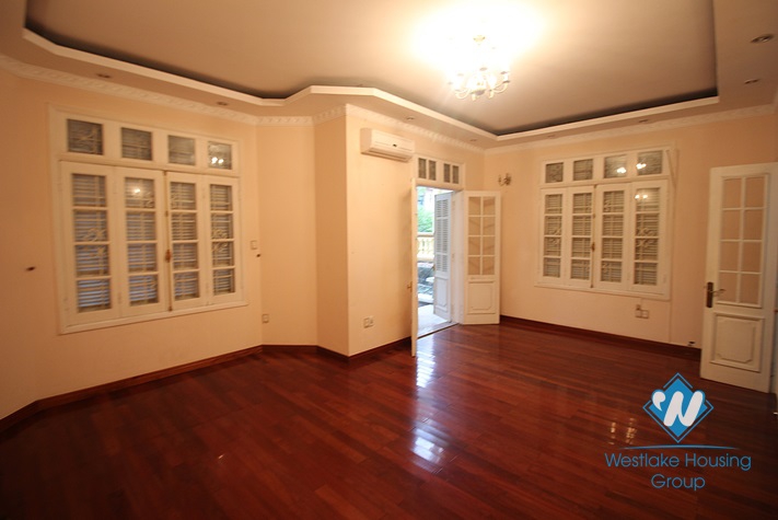 Nice house with small yard for rent in Au Co st, tay Ho, Ha Noi